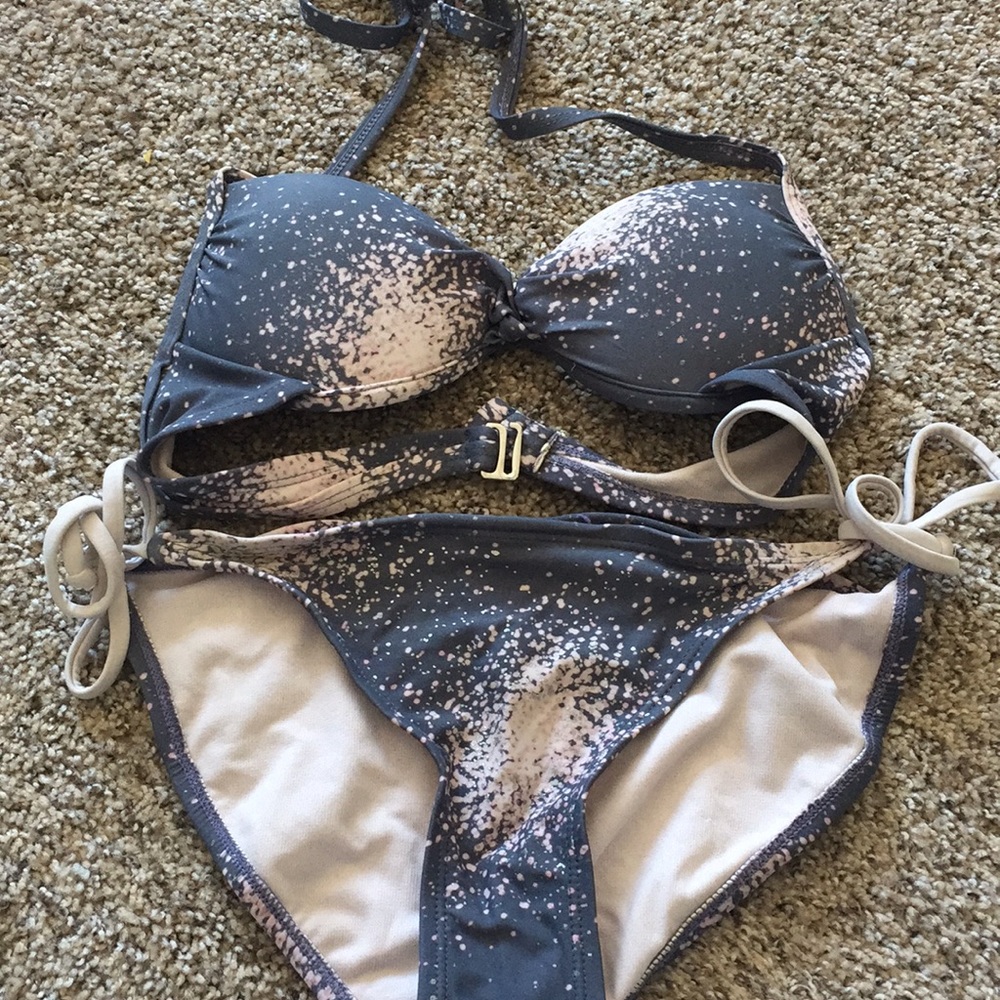 Swimsuit set (can be sold separately)